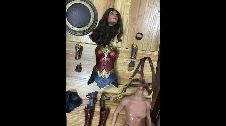 Hottoys wonderwomen phicen swap first steps