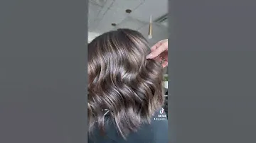 Thing of beauty 🌟 using Oligo lightener with 20 volume and tone with Calura gloss 7n& 7v